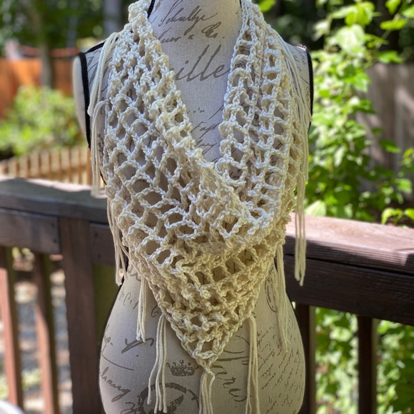 Handmade ivory bohemian scarf - Picture 2 of 5
